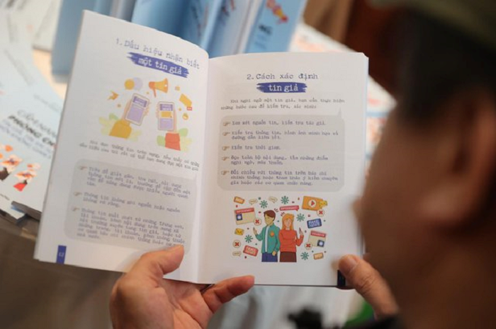 Cẩm nang phòng chống tin giả, sai sự thật trên không gian mạng
